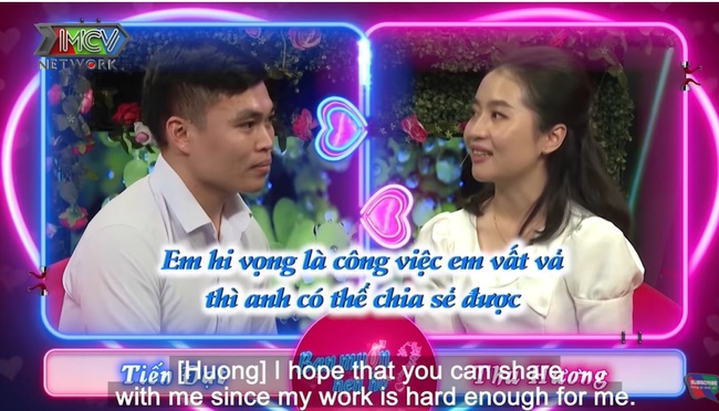 Bạn muốn hẹn hò: Con gái dắt ba đi tìm vợ mới, còn lên sân khấu tặng vàng cho mẹ kế vì quá ưng ý - Ảnh 11.