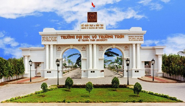 Một trường &quot;Đại học cung điện&quot; độc nhất vô nhị, ở Việt Nam mà cứ tưởng lạc trời Âu, có cả công viên giải trí siêu hoành tráng - Ảnh 2.