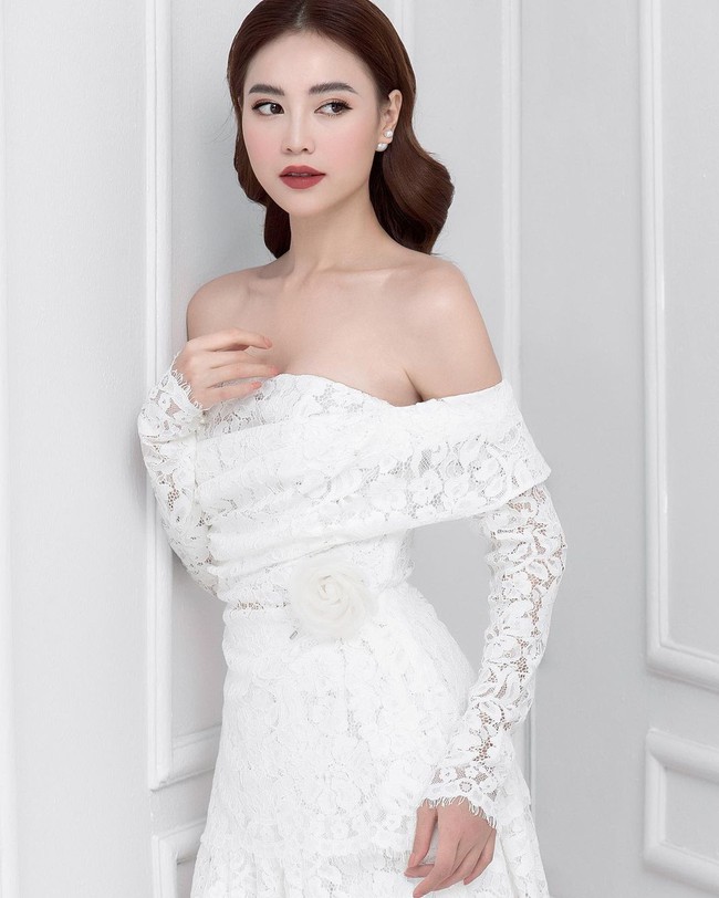 Tìm ra lý do vì sao Ninh Dương Lan Ngọc suốt ngày diện váy áo trễ vai: Khả năng cao là bởi đặc điểm vóc dáng này? - Ảnh 6. Tìm ra lý do vì sao Ninh Dương Lan Ngọc suốt ngày diện váy áo trễ vai: Khả năng cao là bởi đặc điểm vóc dáng này? - Ảnh 6.