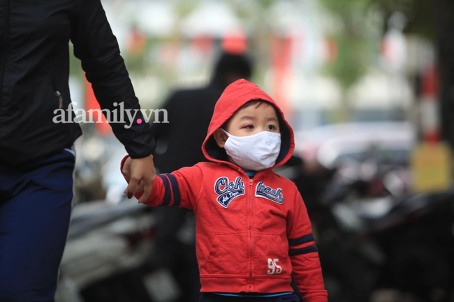 Học sinh Hà Nội đến trường ngày đầu tiên sau Tết: Háo hức nhưng vẫn buồn ngủ, có em khóc sướt mướt vì chưa quen với việc dậy sớm trở lại - Ảnh 15. Học sinh Hà Nội đến trường ngày đầu tiên sau Tết: Háo hức nhưng vẫn buồn ngủ, có em khóc sướt mướt vì chưa quen với việc dậy sớm trở lại - Ảnh 15.