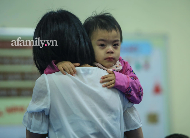Học sinh Hà Nội đến trường ngày đầu tiên sau Tết: Háo hức nhưng vẫn buồn ngủ, có em khóc sướt mướt vì chưa quen với việc dậy sớm trở lại - Ảnh 23. Học sinh Hà Nội đến trường ngày đầu tiên sau Tết: Háo hức nhưng vẫn buồn ngủ, có em khóc sướt mướt vì chưa quen với việc dậy sớm trở lại - Ảnh 23.