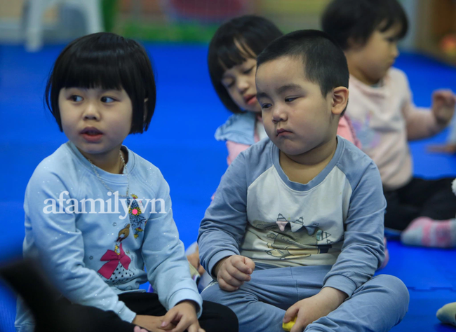 Học sinh Hà Nội đến trường ngày đầu tiên sau Tết: Háo hức nhưng vẫn buồn ngủ, có em khóc sướt mướt vì chưa quen với việc dậy sớm trở lại - Ảnh 25. Học sinh Hà Nội đến trường ngày đầu tiên sau Tết: Háo hức nhưng vẫn buồn ngủ, có em khóc sướt mướt vì chưa quen với việc dậy sớm trở lại - Ảnh 25.