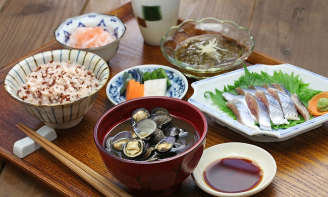 Người Nhật luôn trẻ lâu và sống thọ hơn hẳn các quốc gia khác: Tất cả đều nhờ 3 lưu ý đặc biệt trong bữa cơm - Ảnh 2.