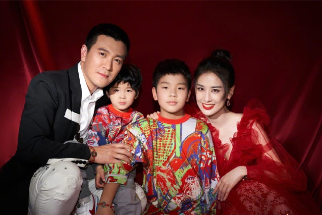 Lâm Tâm Như cho con ăn vi cá bát vàng, nữ trang 300 tỷ vẫn chưa là gì so với mức chiều con "vô địch thiên hạ" của cặp sao này, chẳng trách đứa trẻ ngày càng cục tính - Ảnh 5. Lâm Tâm Như cho con ăn vi cá bát vàng, nữ trang 300 tỷ vẫn chưa là gì so với mức chiều con "vô địch thiên hạ" của cặp sao này, chẳng trách đứa trẻ ngày càng cục tính - Ảnh 5.
