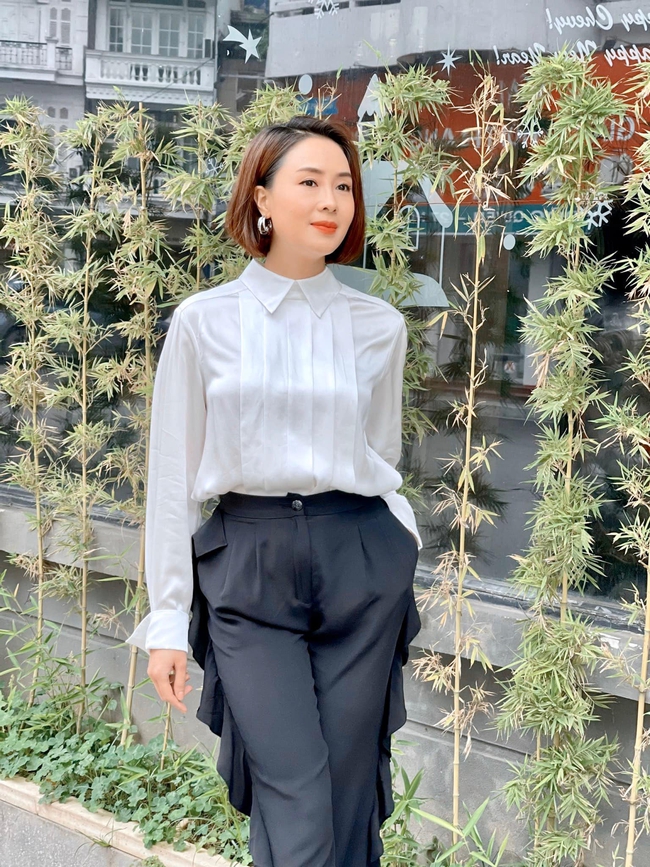 Hồng Diễm có loạt outfit chuẩn công sở mà vẫn cực trẻ xinh, chị em học theo để ghi trọn điểm thanh lịch  - Ảnh 1.