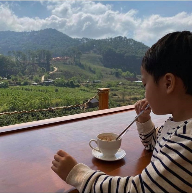 Quý tử nhà Tăng Thanh Hà ra dáng “ông cụ non”, cách nói chuyện khiến mẹ bất ngờ - Ảnh 2. Quý tử nhà Tăng Thanh Hà ra dáng “ông cụ non”, cách nói chuyện khiến mẹ bất ngờ - Ảnh 2.