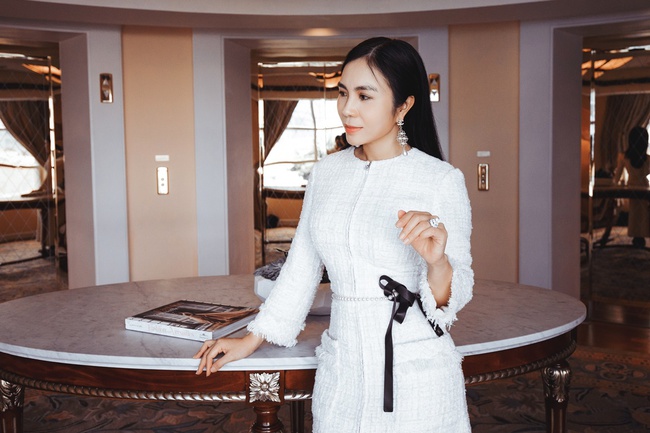 Lưu Nga: Mỗi lần sắm đồ hiệu không dưới tiền tỷ, từng chi nửa triệu đô chỉ để sắm đồ dự show Chanel - Ảnh 4. Lưu Nga: Mỗi lần sắm đồ hiệu không dưới tiền tỷ, từng chi nửa triệu đô chỉ để sắm đồ dự show Chanel - Ảnh 4.
