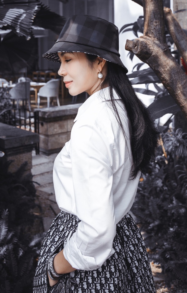 Lưu Nga: Mỗi lần sắm đồ hiệu không dưới tiền tỷ, từng chi nửa triệu đô chỉ để sắm đồ dự show Chanel - Ảnh 5. Lưu Nga: Mỗi lần sắm đồ hiệu không dưới tiền tỷ, từng chi nửa triệu đô chỉ để sắm đồ dự show Chanel - Ảnh 5.
