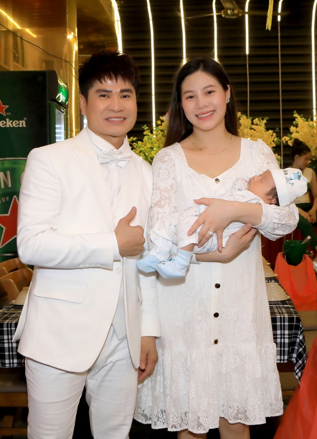 Lương Gia Huy lần đầu công khai con trai và vợ trẻ đẹp kém 18 tuổi - Ảnh 5.