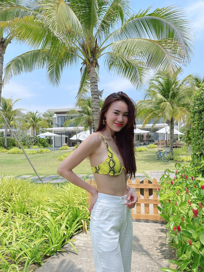 Ninh Dương Lan Ngọc khoe ảnh bikini &quot;cực nóng&quot; nhưng lại để lộ luôn cả chiếc bụng mỡ - Ảnh 3.