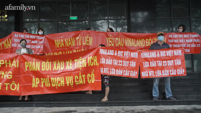 Hy hữu ở Hà Nội: Mua chung cư không rõ nguồn gốc, người dân tiếp tục diễu hành yêu cầu thanh tra vào cuộc - Ảnh 8.