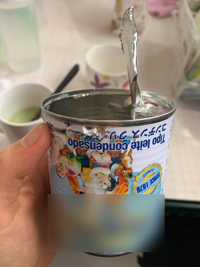 Đục "to tay" mới mở được hộp sữa, nhưng lại sững người sau khi phát hiện cách mở thực sự không tốn sức đến vậy - Ảnh 1. Đục "to tay" mới mở được hộp sữa, nhưng lại sững người sau khi phát hiện cách mở thực sự không tốn sức đến vậy - Ảnh 1.