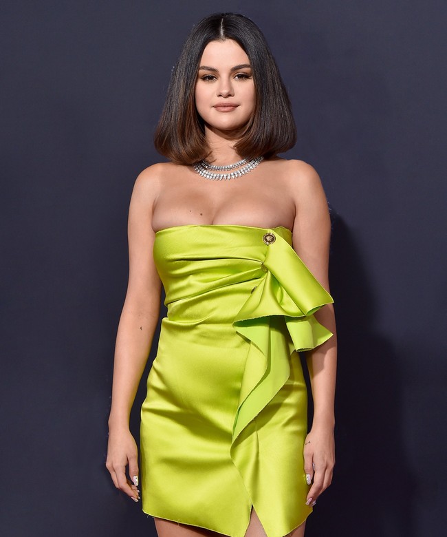 Khoảnh khắc hậu trường chứng minh thân hình của Selena Gomez đã có cuộc &quot;lột xác&quot; ngoạn mục sau thời gian bị chê phì nhiêu - Ảnh 2.