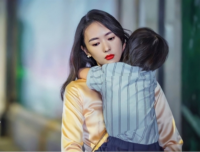 Chồng cũ bỗng gõ cửa đưa cho sổ tiết kiệm 1 tỷ để được sống cùng con 1 tháng, 3 ngày sau tôi chết điếng với kẻ lạ mặt tới nhà - Ảnh 1. Chồng cũ bỗng gõ cửa đưa cho sổ tiết kiệm 1 tỷ để được sống cùng con 1 tháng, 3 ngày sau tôi chết điếng với kẻ lạ mặt tới nhà - Ảnh 1.