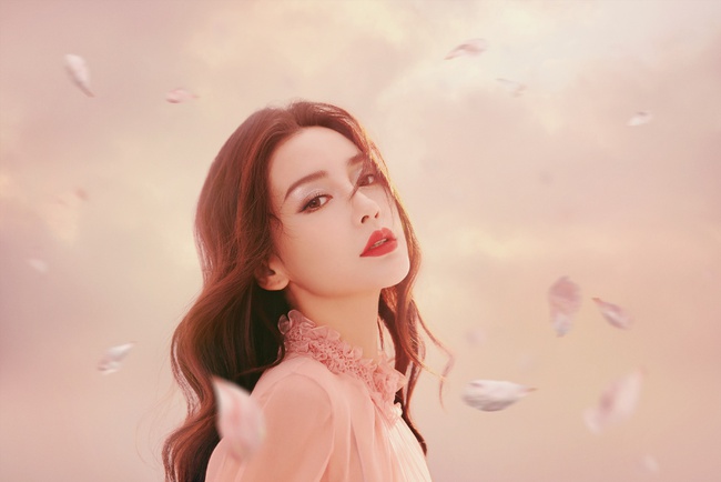 Tạo hình sự kiện mới của Angelababy bị chê quê mùa, fan chỉ trích studio thậm tệ - Ảnh 4.