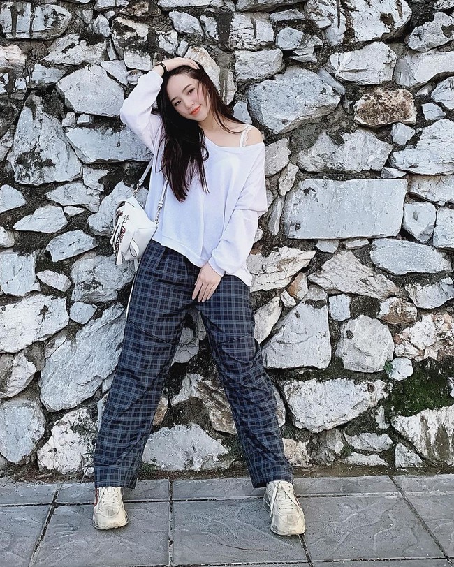 Quỳnh Kool - tiểu thư bị ghét nhất "Hướng Dương Ngược Nắng": Style ngoài đời cực sành điệu, mê nhất là những khi diện váy - Ảnh 5. Quỳnh Kool - tiểu thư bị ghét nhất "Hướng Dương Ngược Nắng": Style ngoài đời cực sành điệu, mê nhất là những khi diện váy - Ảnh 5.