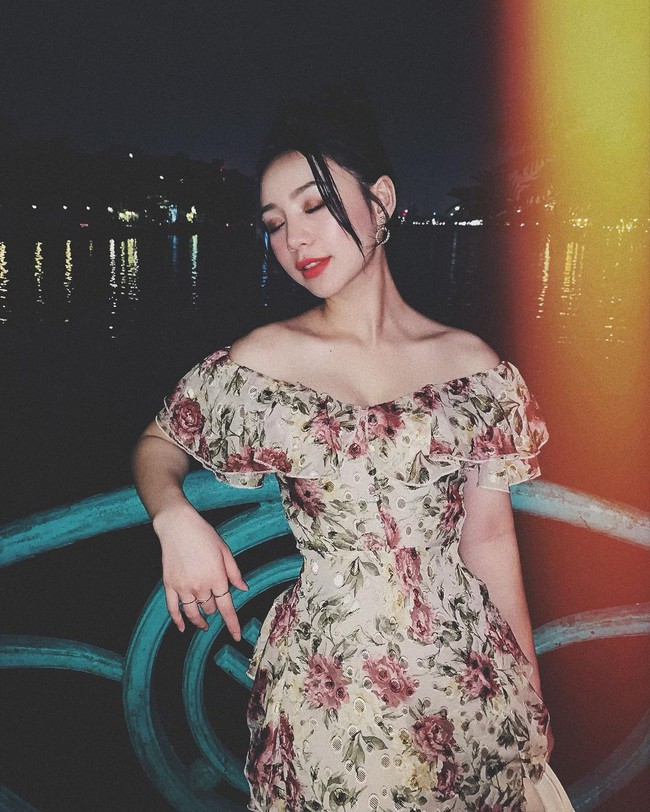 Quỳnh Kool - tiểu thư bị ghét nhất "Hướng Dương Ngược Nắng": Style ngoài đời cực sành điệu, mê nhất là những khi diện váy - Ảnh 4. Quỳnh Kool - tiểu thư bị ghét nhất "Hướng Dương Ngược Nắng": Style ngoài đời cực sành điệu, mê nhất là những khi diện váy - Ảnh 4.