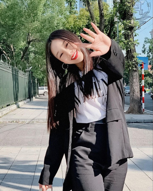 Quỳnh Kool - tiểu thư bị ghét nhất "Hướng Dương Ngược Nắng": Style ngoài đời cực sành điệu, mê nhất là những khi diện váy - Ảnh 3. Quỳnh Kool - tiểu thư bị ghét nhất "Hướng Dương Ngược Nắng": Style ngoài đời cực sành điệu, mê nhất là những khi diện váy - Ảnh 3.