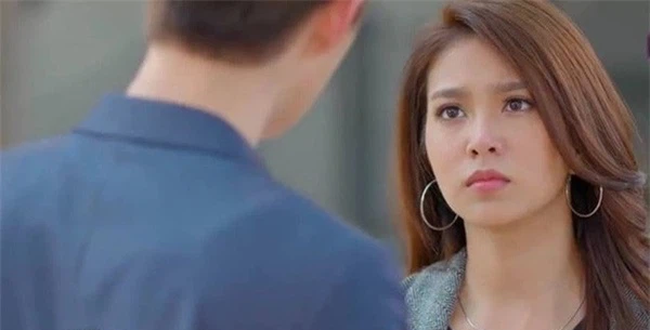 Chồng đi công tác mang về một đôi giày hàng hiệu nhưng vợ ướm thử thì bị hất ra, 2 ngày sau anh ta phải "toát mồ hôi" trước quyết định quyết liệt của cô - Ảnh 2. Chồng đi công tác mang về một đôi giày hàng hiệu nhưng vợ ướm thử thì bị hất ra, 2 ngày sau anh ta phải "toát mồ hôi" trước quyết định quyết liệt của cô - Ảnh 2.