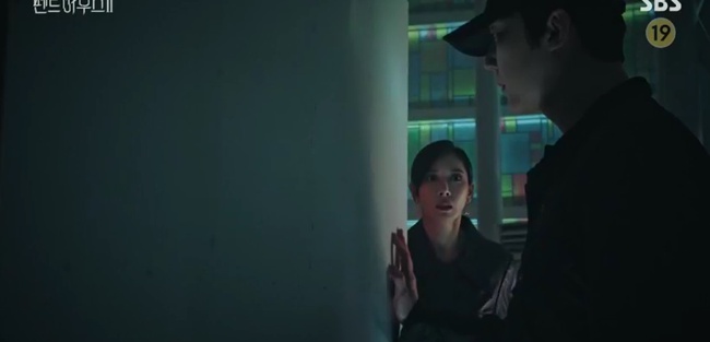 Cuộc chiến thượng lưu tập 6: Oh Yoon Hee lại được Logan Lee cứu sống sau khi muốn chết theo Ro Na, chị gái Su Ryeon chính thức tái xuất - Ảnh 11. Cuộc chiến thượng lưu tập 6: Oh Yoon Hee lại được Logan Lee cứu sống sau khi muốn chết theo Ro Na, chị gái Su Ryeon chính thức tái xuất - Ảnh 11.
