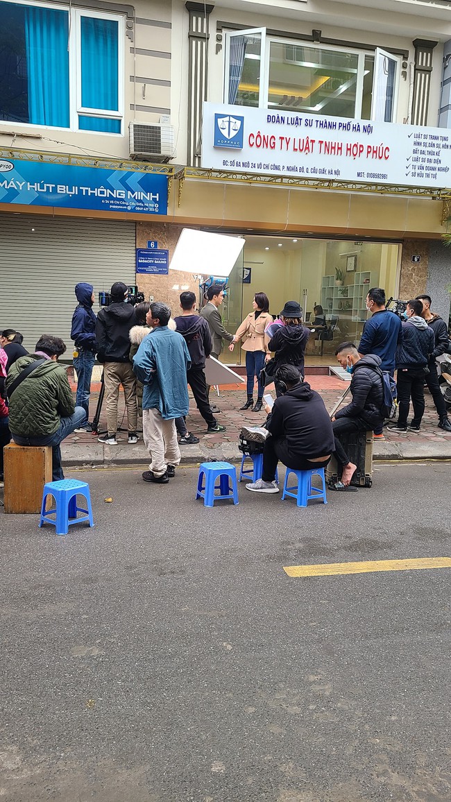 Hướng dương ngược nắng: Lộ hậu trường Minh tóc ngắn xinh đẹp, Trí bỏ đi sau khi biết mình không phải họ Cao? - Ảnh 2.