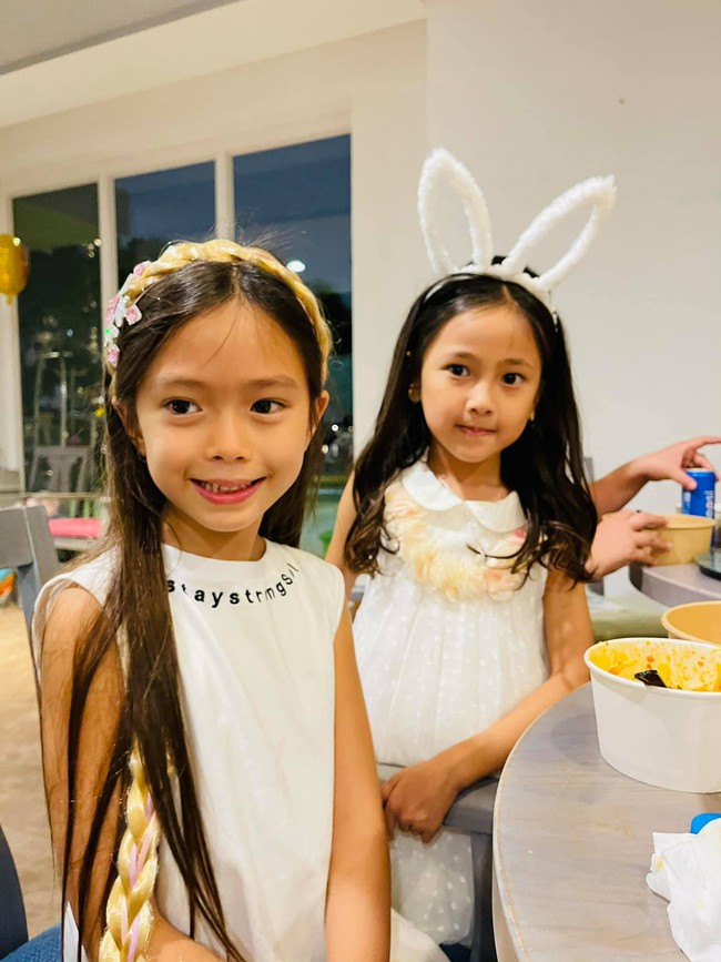 Dàn "hot kid" Vbiz lại hội tụ trong sinh nhật cặp sinh đôi nhà diva Hồng Nhung, vẻ xinh xắn của con gái Đoan Trang chiếm "spotlight" - Ảnh 4.