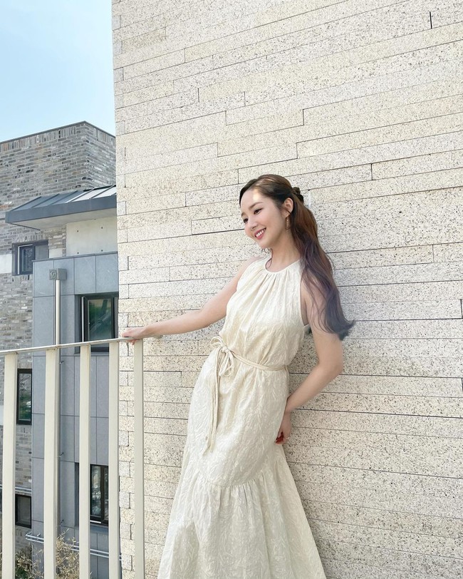 Soi cận nhan sắc ở tuổi 35 của Park Min Young trong hình do người qua đường chụp - Ảnh 3.