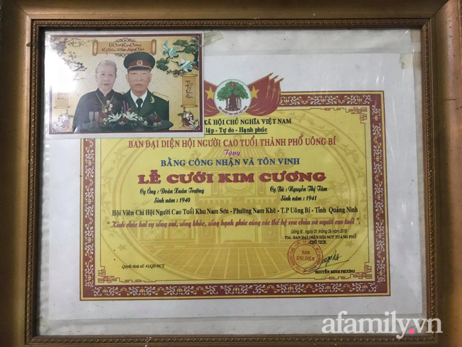 Câu chuyện đi làm căn cước công dân của cặp vợ chồng Quảng Ninh bên nhau 61 năm, U90 nhưng luôn đồng hành, sáng sớm dắt tay nhau đi chợ dù cách nhà chỉ 500m - Ảnh 5. Câu chuyện đi làm căn cước công dân của cặp vợ chồng Quảng Ninh bên nhau 61 năm, U90 nhưng luôn đồng hành, sáng sớm dắt tay nhau đi chợ dù cách nhà chỉ 500m - Ảnh 5.