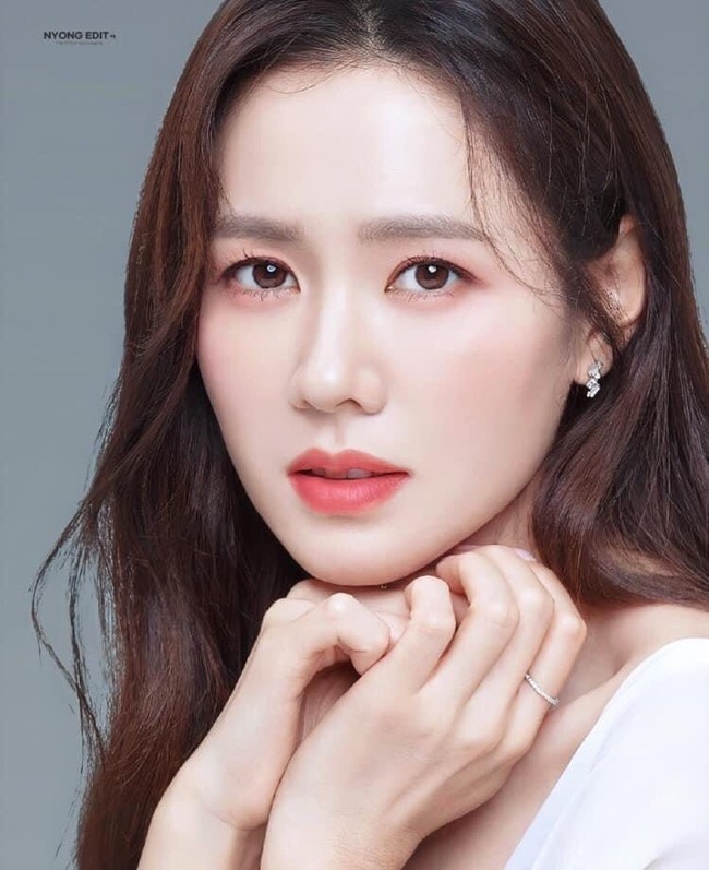 Son Ye Jin tái xuất, đối đầu với Song Hye Kyo để &quot;rửa hận&quot; sau khi bị truyền thông xứ Hàn cho rằng không cùng đẳng cấp? - Ảnh 2.