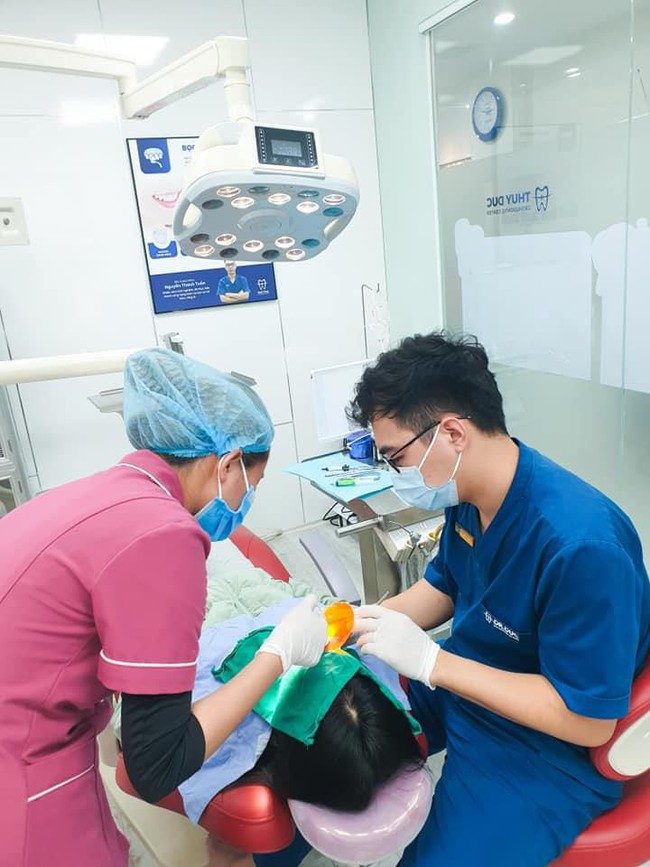 Trẻ có những dấu hiệu nào khiến bố mẹ phải để ý về thẩm mỹ hàm răng ngay từ khi còn bé? - Ảnh 3. Trẻ có những dấu hiệu nào khiến bố mẹ phải để ý về thẩm mỹ hàm răng ngay từ khi còn bé? - Ảnh 3.