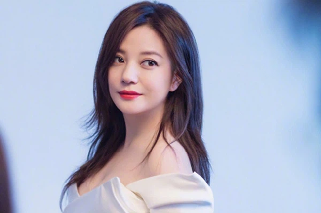"To gan" như Triệu Vy: Hai lần vạch trần mảng tối của nền giáo dục xứ tỷ dân, lần gần đây gây sốc vì sự thật quá đỗi trần trụi! - Ảnh 1. "To gan" như Triệu Vy: Hai lần vạch trần mảng tối của nền giáo dục xứ tỷ dân, lần gần đây gây sốc vì sự thật quá đỗi trần trụi! - Ảnh 1.