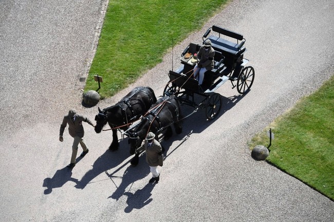 Nhìn lại những khoảnh khắc không thể nào quên trong đám tang Hoàng tế Philip, &quot;ngày buồn nhất&quot; trong cuộc đời Nữ hoàng Anh - Ảnh 7.