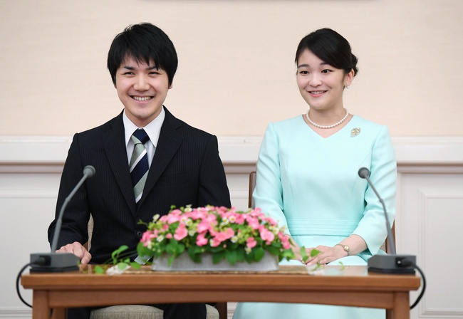 Vị hôn phu của Công chúa Nhật Bản được truyền thông ví giống hệt Meghan Markle, vì sao lại như vậy? - Ảnh 1.