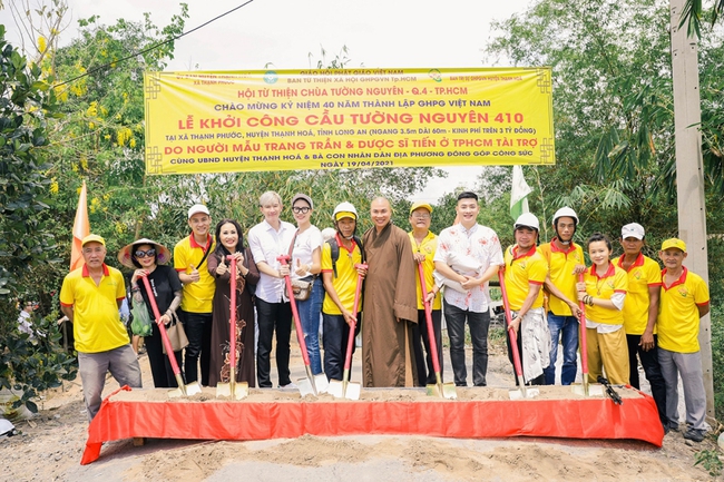 Trang Trần dùng tiền cát xê cùng Dược sĩ Tiến thực hiện lời hứa xây cầu hơn 3 tỷ cho bà con Long An - Ảnh 3.