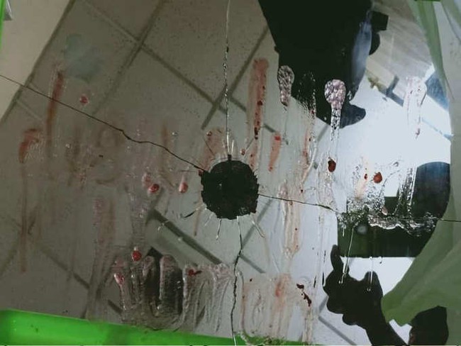 Đằng sau bức ảnh gia đình hạnh phúc là thảm kịch gây ra bởi cô con gái nhỏ, những gì được tìm thấy trong phòng hung thủ càng đáng sợ hơn - Ảnh 3.