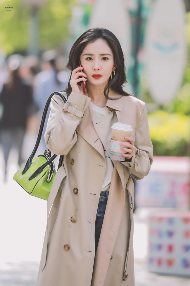 Dương Mịch cùng Hứa Khải ra bãi xe, mỹ nhân Tam sinh tam thế Thập lý đào hoa bị soi cảnh tự xách vali siêu to - Ảnh 9. Dương Mịch cùng Hứa Khải ra bãi xe, mỹ nhân Tam sinh tam thế Thập lý đào hoa bị soi cảnh tự xách vali siêu to - Ảnh 9.
