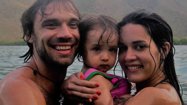 Chứng kiến cảnh cha mẹ bị giết chết trước mặt, con gái nhỏ của Hoa hậu Venezuela may mắn sống sót giờ đây có cuộc sống gây kinh ngạc sau 7 năm - Ảnh 4.