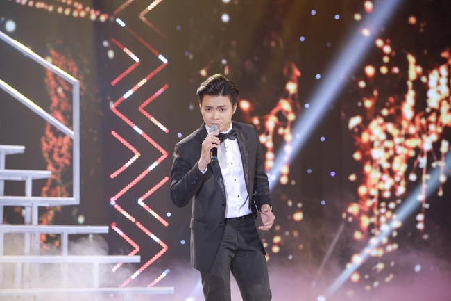 “Nổi da gà” với màn hát live đỉnh cao của Uyên Linh và Văn Mai Hương - Ảnh 5.
