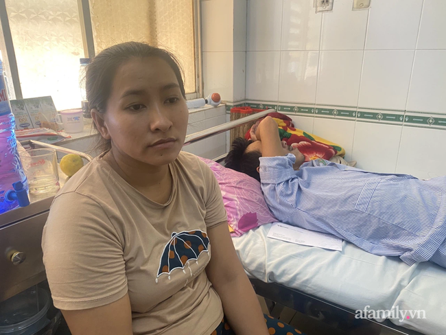 Thương tâm: Vừa bị bệnh viện trả về, người chồng trẻ đau đớn hay tin cha mất, vợ con chỉ biết khóc cầu cứu - Ảnh 1.