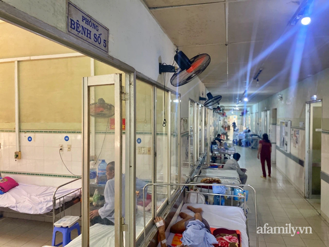 Thương tâm: Vừa bị bệnh viện trả về, người chồng trẻ đau đớn hay tin cha mất, vợ con chỉ biết khóc cầu cứu - Ảnh 2.