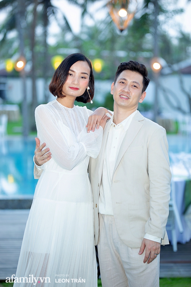 Dàn sao diện cây trắng sang trọng, Hoa hậu Đỗ Thị Hà và Jennifer Phạm bỗng "lạc quẻ" với tông màu nổi bật - Ảnh 7. Dàn sao diện cây trắng sang trọng, Hoa hậu Đỗ Thị Hà và Jennifer Phạm bỗng "lạc quẻ" với tông màu nổi bật - Ảnh 7.