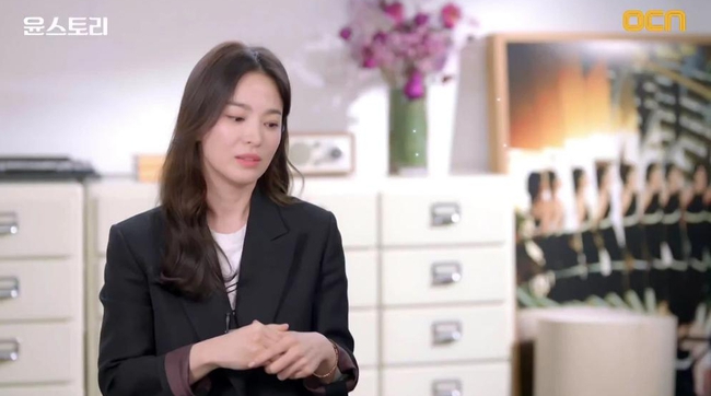 Song Hye Kyo gây tranh cãi vì &quot;giàu mà keo&quot;: Một bộ đồ mặc từ phim này sang phim khác không chịu thay đổi - Ảnh 2.