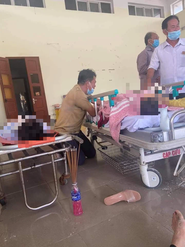 Nghẹn lòng chứng kiến cảnh bé trai 5 tuổi khóc nức nở bên vệ đường khi chứng kiến mẹ và chị gái tử vong dưới gầm xe tải - Ảnh 3.