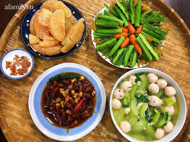 Xem việc nấu nướng là đam mê, không tiếc tiền sắm thực phẩm chất lượng, mỗi bữa cơm của bà nội trợ Sài Gòn đều khiến chị em tấm tắc khen: Nhìn như tiệc - Ảnh 7.