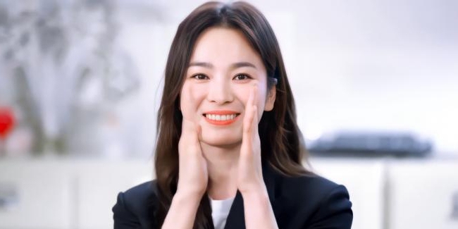 Sao Hàn 73 tuổi gây chấn động khi nhận giải Oscar 2021, Song Hye Kyo liền có động thái &quot;gây bão&quot; mạng xã hội  - Ảnh 2.