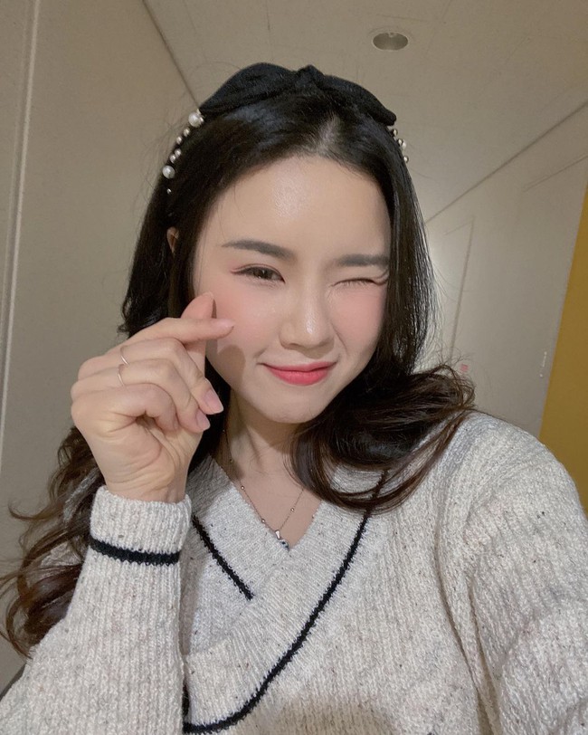 Cô nàng blogger người Hàn bật mí chiêu gội đầu dành cho nàng tóc dầu nhanh bết dính - Ảnh 16.