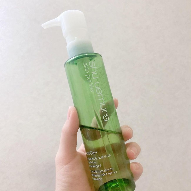 Thường xuyên phải makeup, Lan Ngọc và Hà Trúc đã dùng suốt lọ tẩy trang này vì làm sạch da đến từng lỗ chân lông - Ảnh 3.