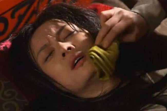 Xem phim thấy mỗi lần có người đẻ, bà mụ liền bắt đun nước nóng là vì sao? Tìm hiểu xong mới biết mẹ bầu ngày nay thật hạnh phúc - Ảnh 2.