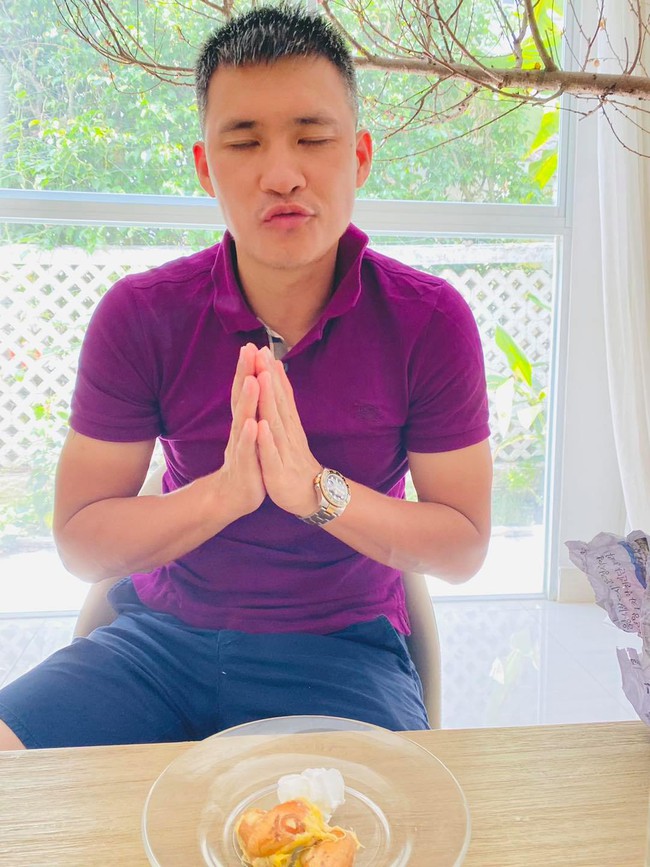 Cứ ngỡ được chồng tặng nhẫn kim cương, ai ngờ Thủy Tiên lại nhận món quà "khó đỡ" này - Ảnh 6.