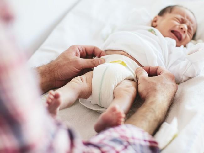 Thấy con có 2 "cục thịt dư" ở bìu, cha mẹ đưa con đi khám rồi "chết sững" khi nghe bác sĩ kết luận bé có tới 3 dương vật - Ảnh 1. Thấy con có 2 "cục thịt dư" ở bìu, cha mẹ đưa con đi khám rồi "chết sững" khi nghe bác sĩ kết luận - Ảnh 1.